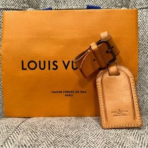 Louis Vuitton luggage tag with Poignet